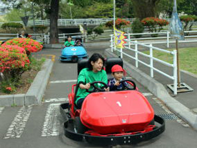 道路での安全感覚を養成しています。